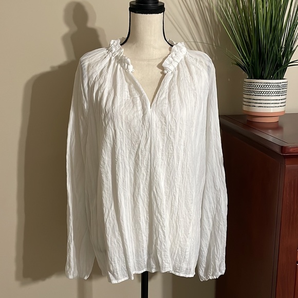Ann Taylor Shirred White Blouse V Neck with Button Close - Picture 4 of 4